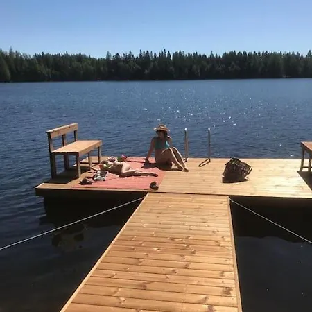 Omakotitalo Jarven Rannalla. * Tampere